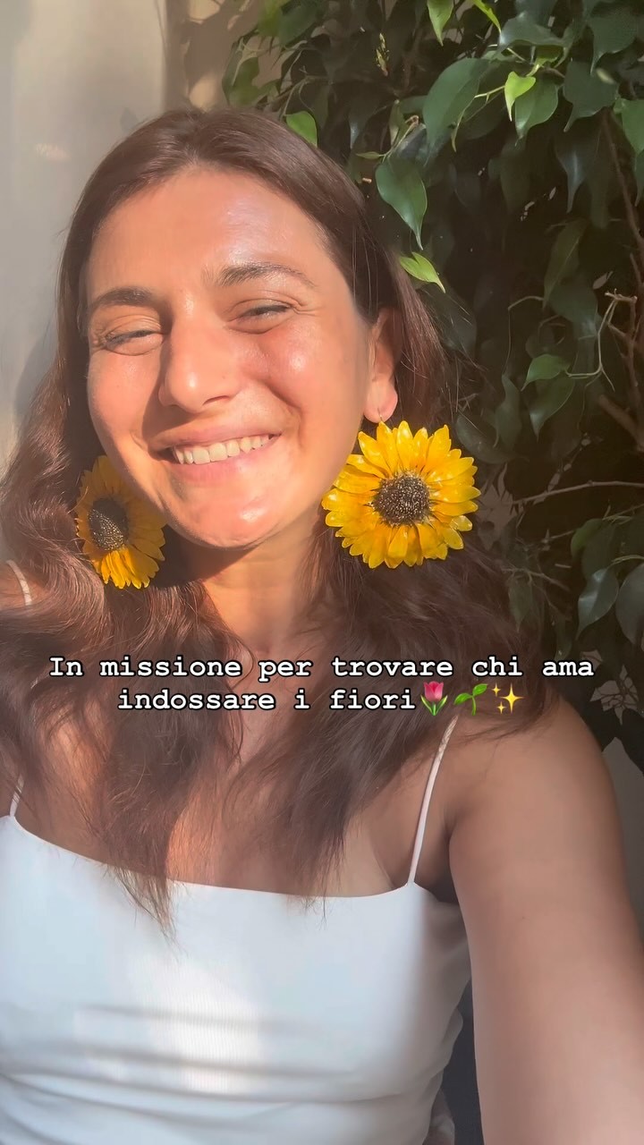 tinyflowers_capri Facebook ad: Alzi la mano chi indossa fiori veri