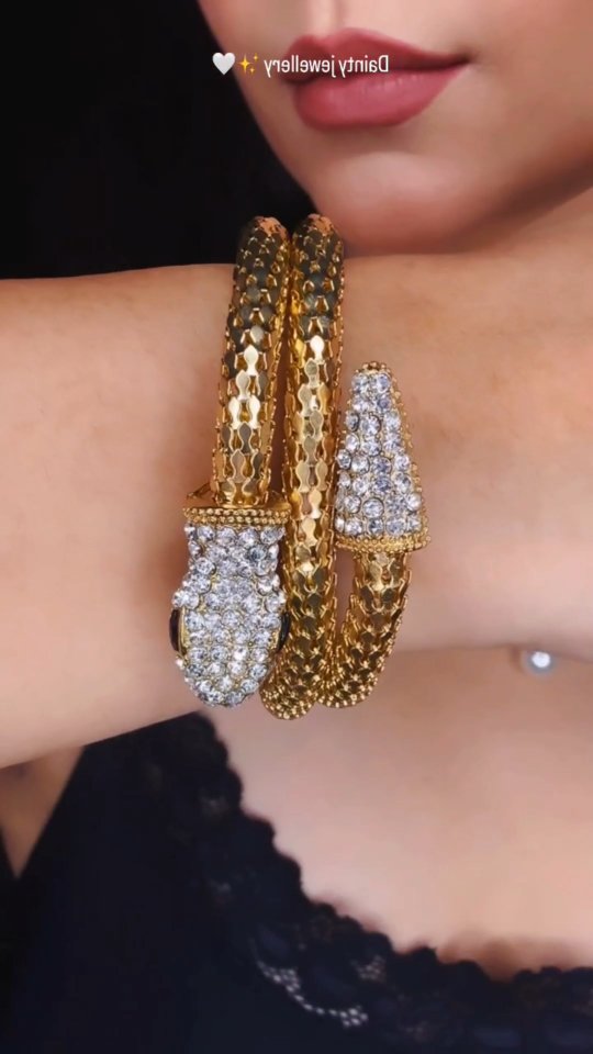 Rosvint Facebook ad: Bold. Elegant. Timeless.