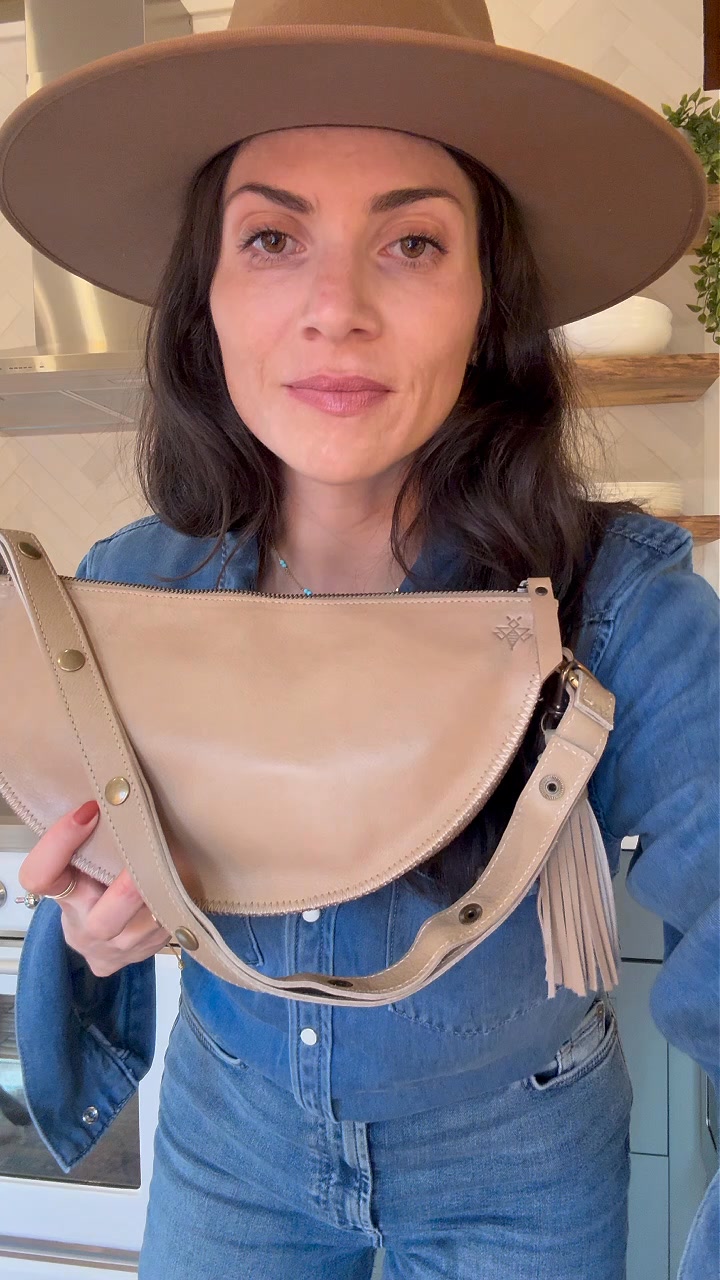 Lyons Leather Co. Facebook ad: The perfect bag does exist.