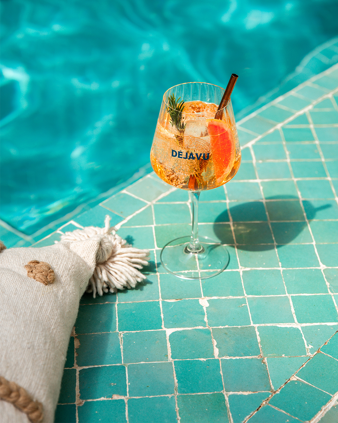 Déjà-Vu Facebook ad: Endlich werden die Zeiten für einen Sundowner Aperitif…