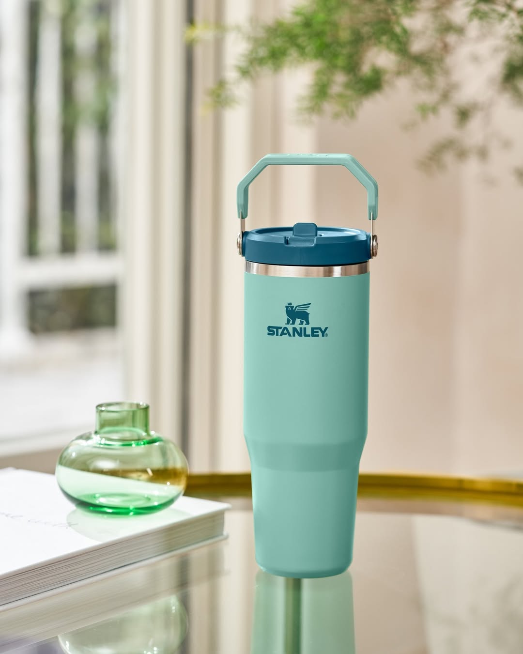 Stanley 1913 Indonesia Facebook ad: From morning brews to post-workout sips.