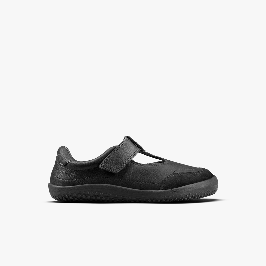 Vivobarefoot Facebook ad