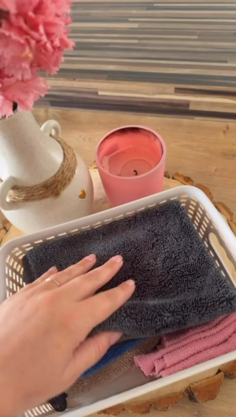 MIRO France Facebook ad: 2 chiffons achetés, le 3ème est offert!