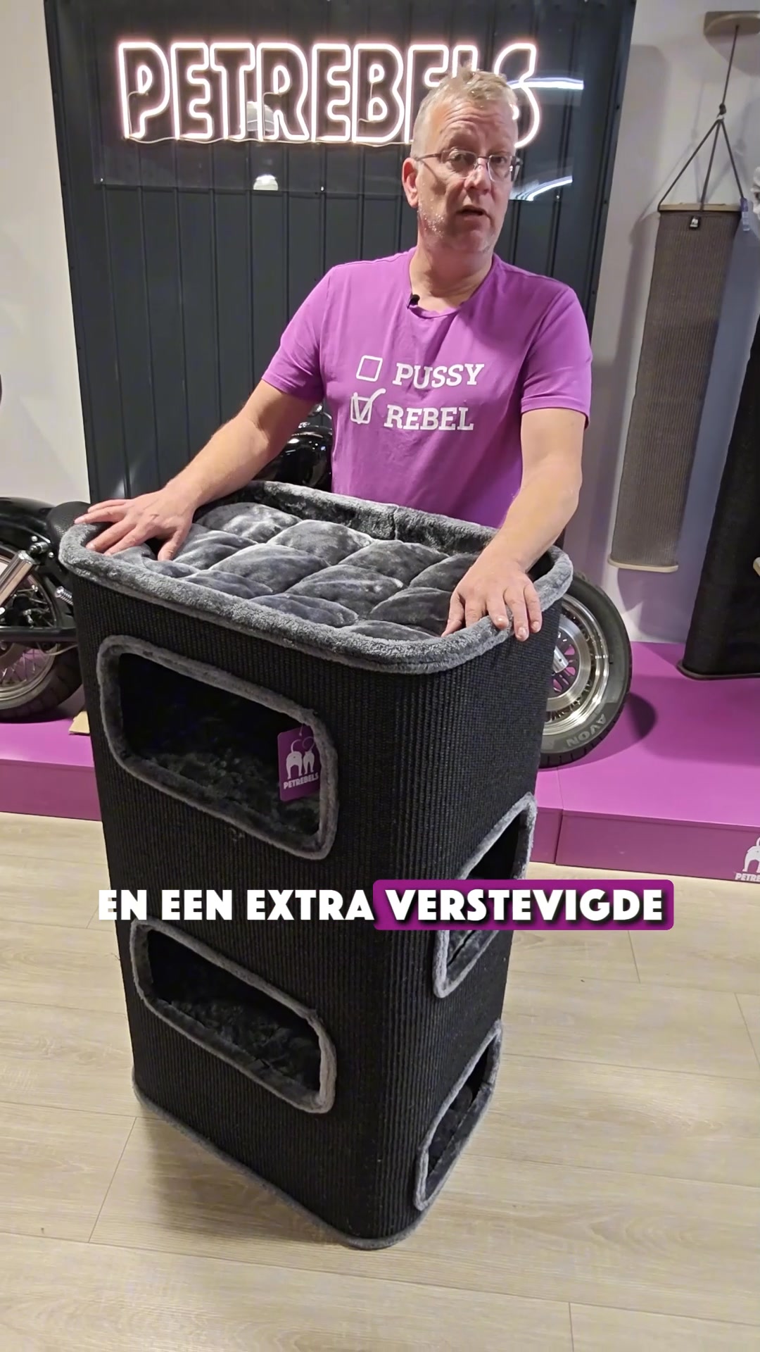 petrebels.com Facebook ad: Compact & compleet