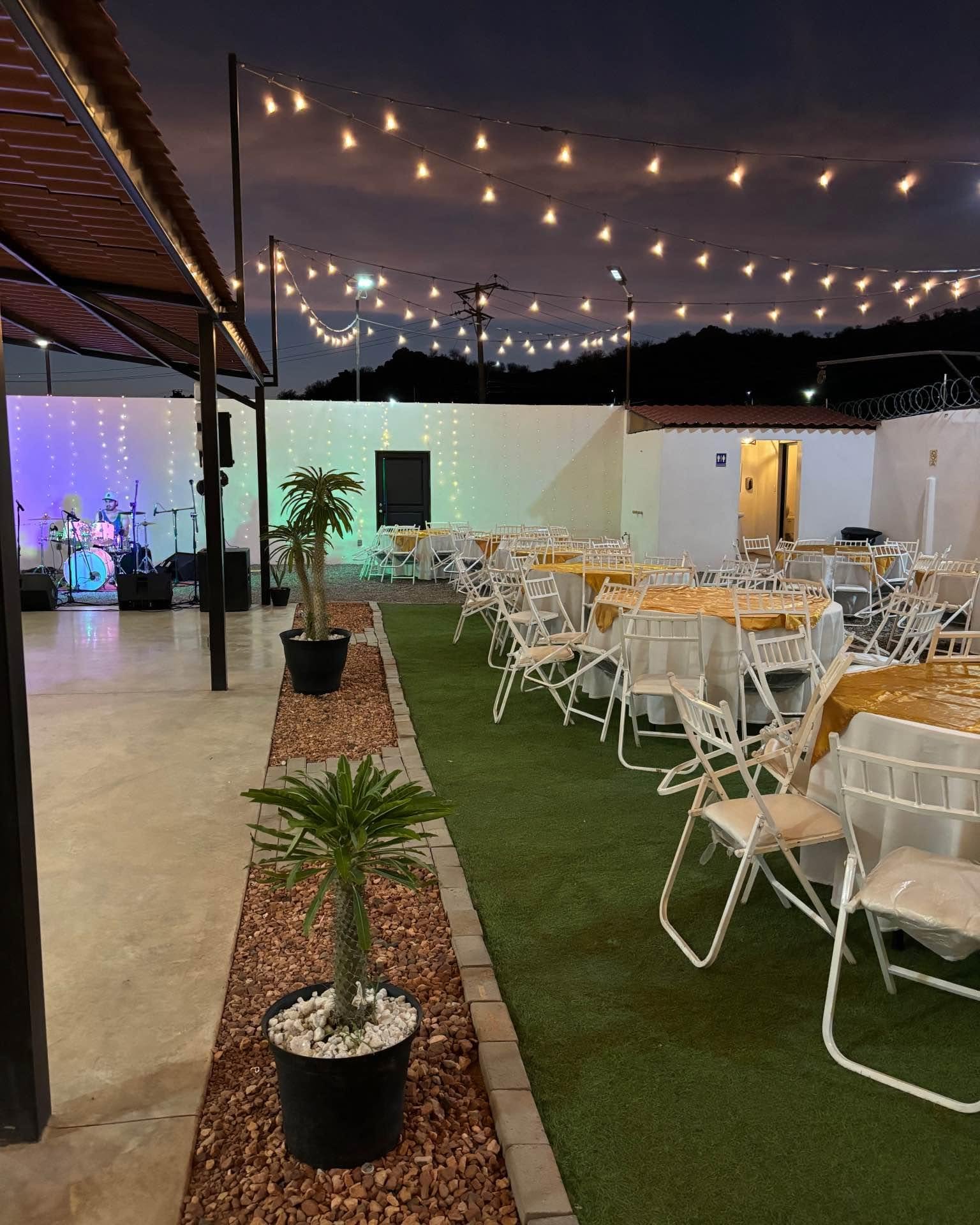 Lym Garden Facebook ad: Eventos LYM Garden celebra tu evento XV, Bautizo, Boda…