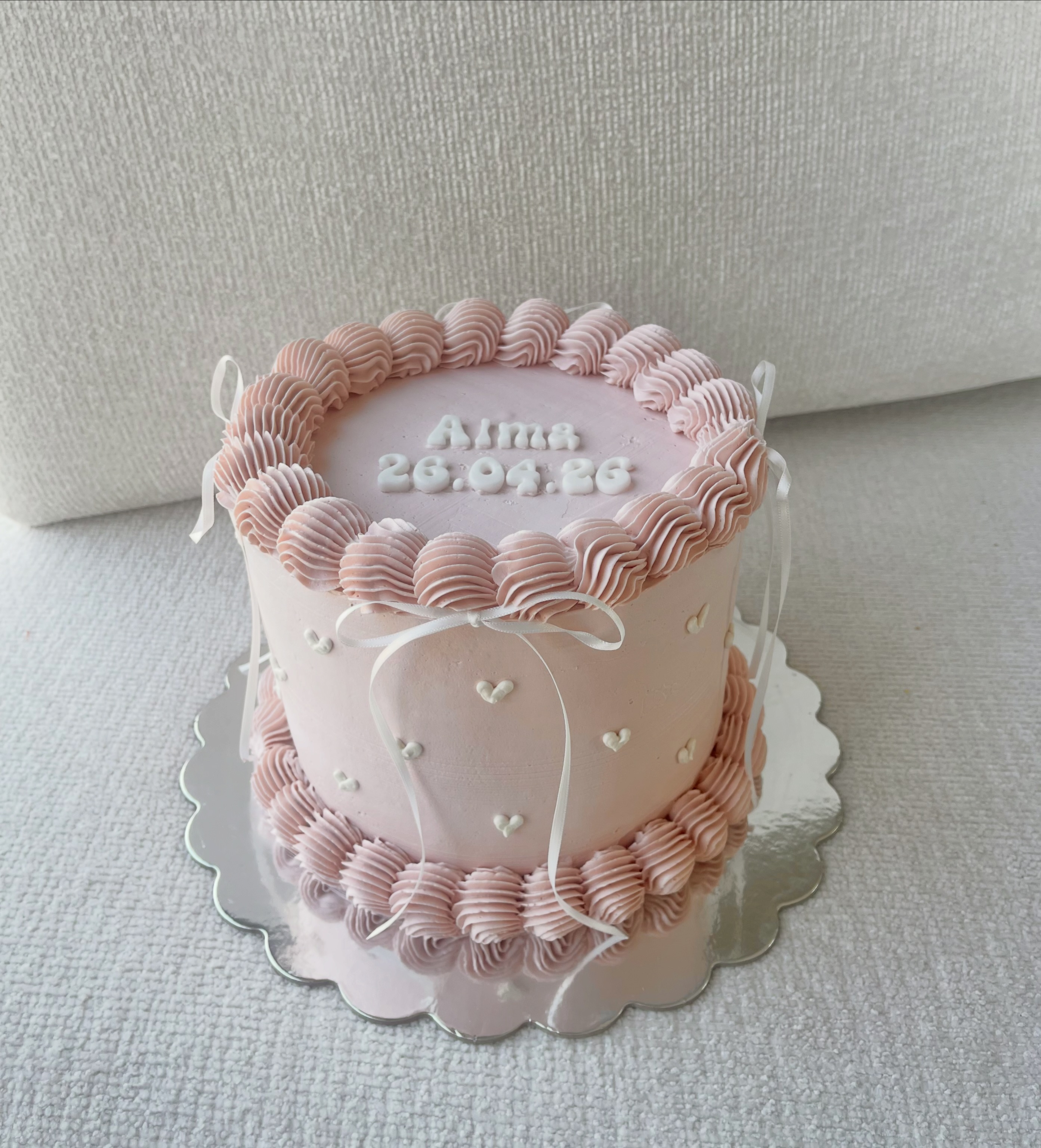 Amalie baker Facebook ad: Dåpskake til lille Alma, som hadde sin dåpsdag…