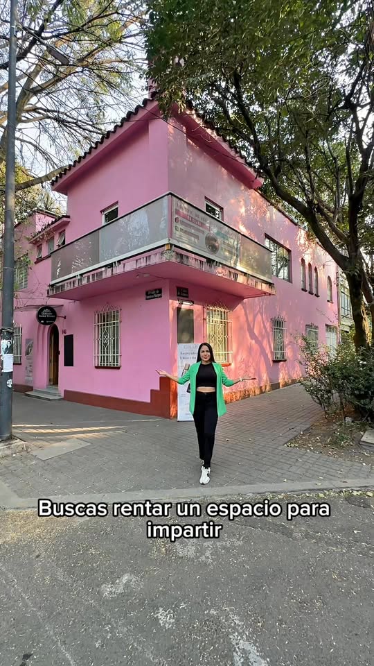 MarlonniShop Condesa CDMX Facebook ad: Renta de cabinas y salone