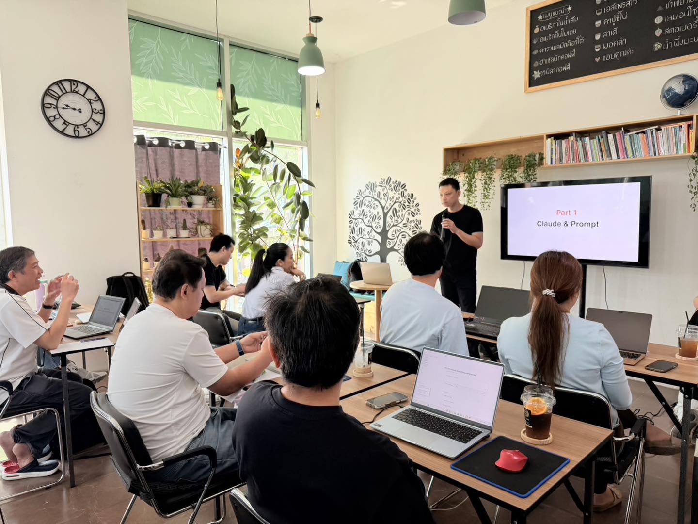 AI ทำอะไรได้บ้าง Facebook ad: Claude Cowork น่าเรียนไหม