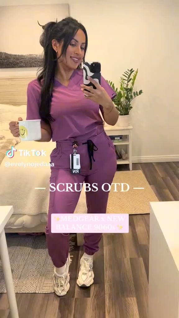 Medgear Facebook ad: Olivia Set, 15% Off + FREE Shipping!