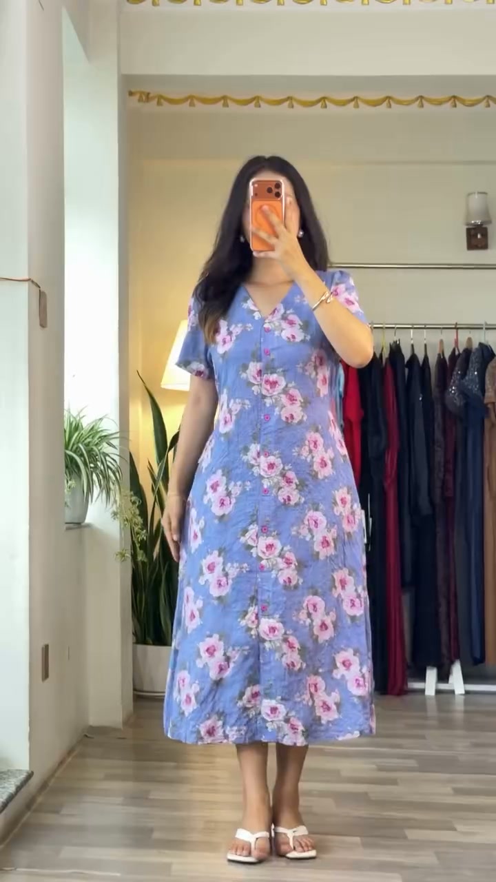 Trendy Fashion House Facebook ad: 𝐎𝐟𝐟𝐞𝐫 𝐏𝐫𝐢𝐜𝐞