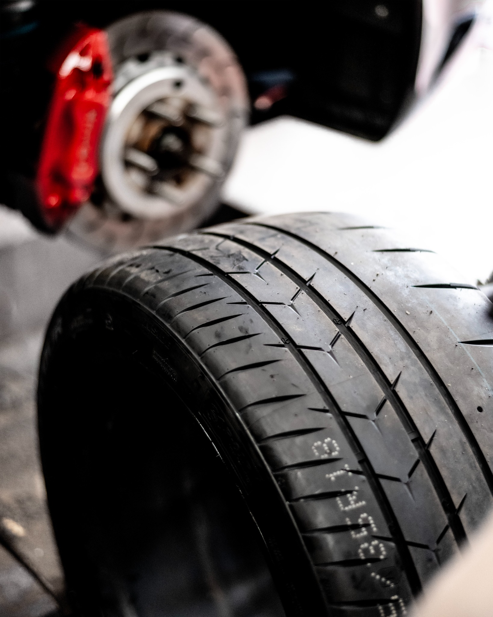 Vitour Motorsport Facebook ad: Performance tyre manufacturer.