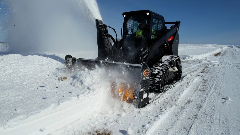Mari Beltran Facebook ad: Snowblower QUICK ATTACH 85 SUMMIT 3600HP
