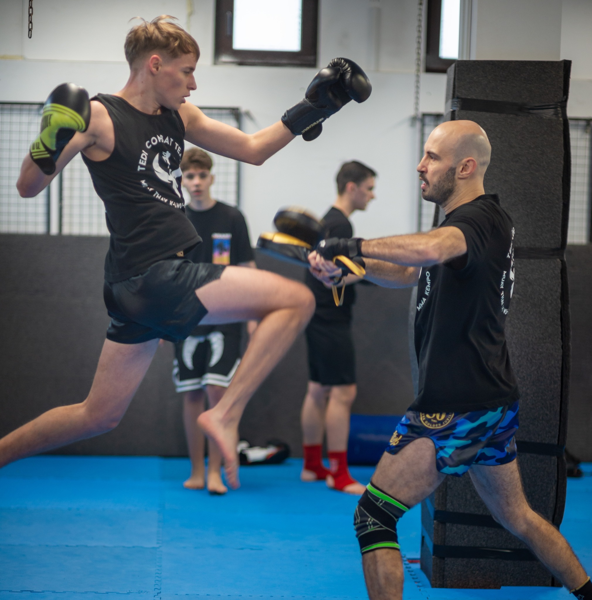 Tedi Combat Team antrenamente Muay Thai Kickbox MMA Bjj Jiu Jitsu Kempo Facebook ad: Muay Thai autentic, Kickboxing, MMA pentru copii, juniori…