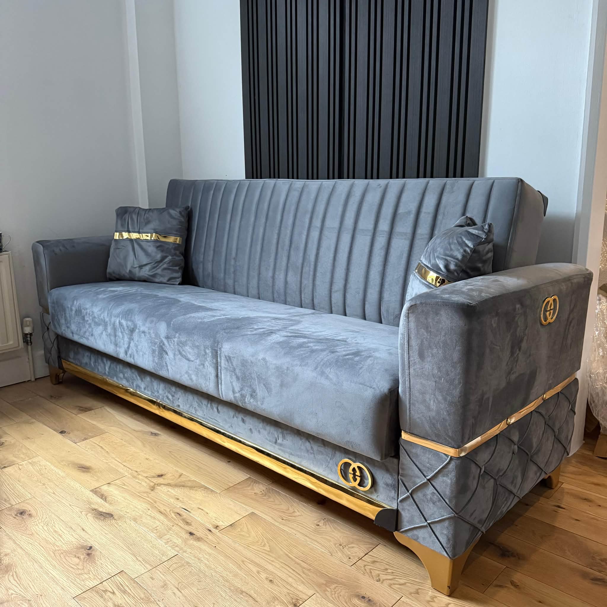 Moe Facebook ad: MOVING FAST! Full Furniture Set - Sofa Beds…