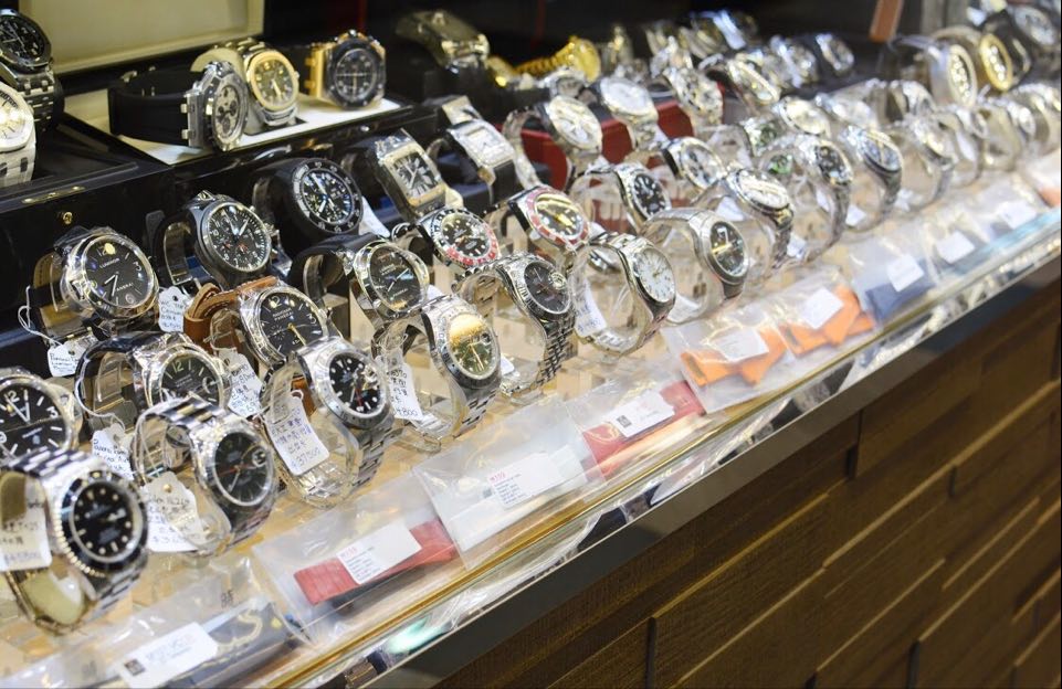 腕時計 Time Art Watches Facebook ad: 提供新錶及二手錶買賣服務,亦歡迎寄賣,搜尋古董錶服務及高價收購名錶,所有貨品絕對真貨及原廠保養,歡迎致電我們查詢