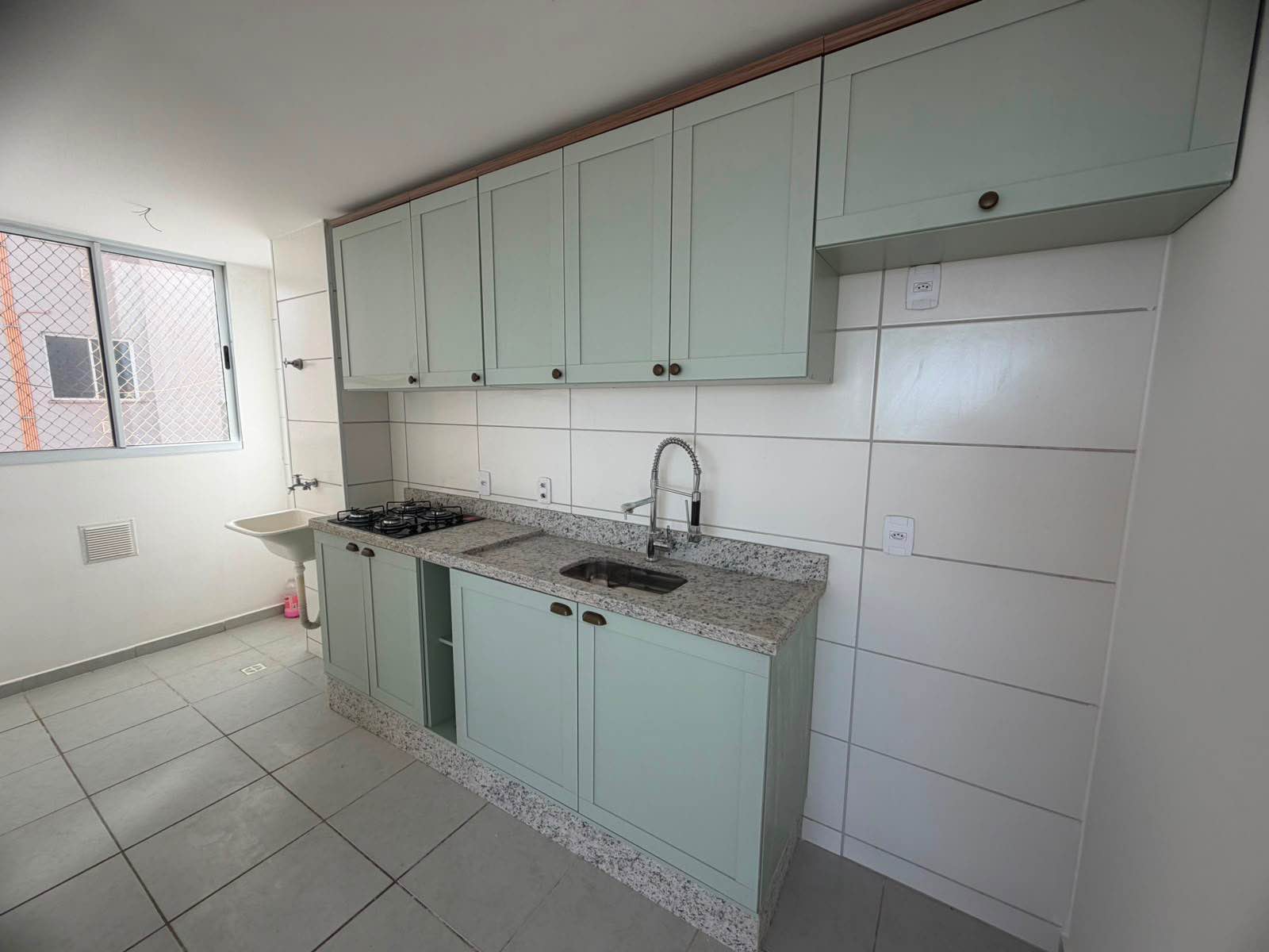 Arthur Glugoski Facebook ad: 2 quartos 1 banheiro, Apartamento