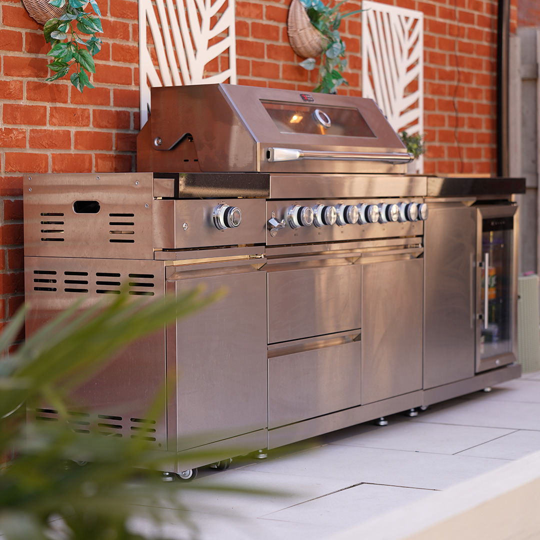 Garden Trends Facebook ad: Summer starts in your garden