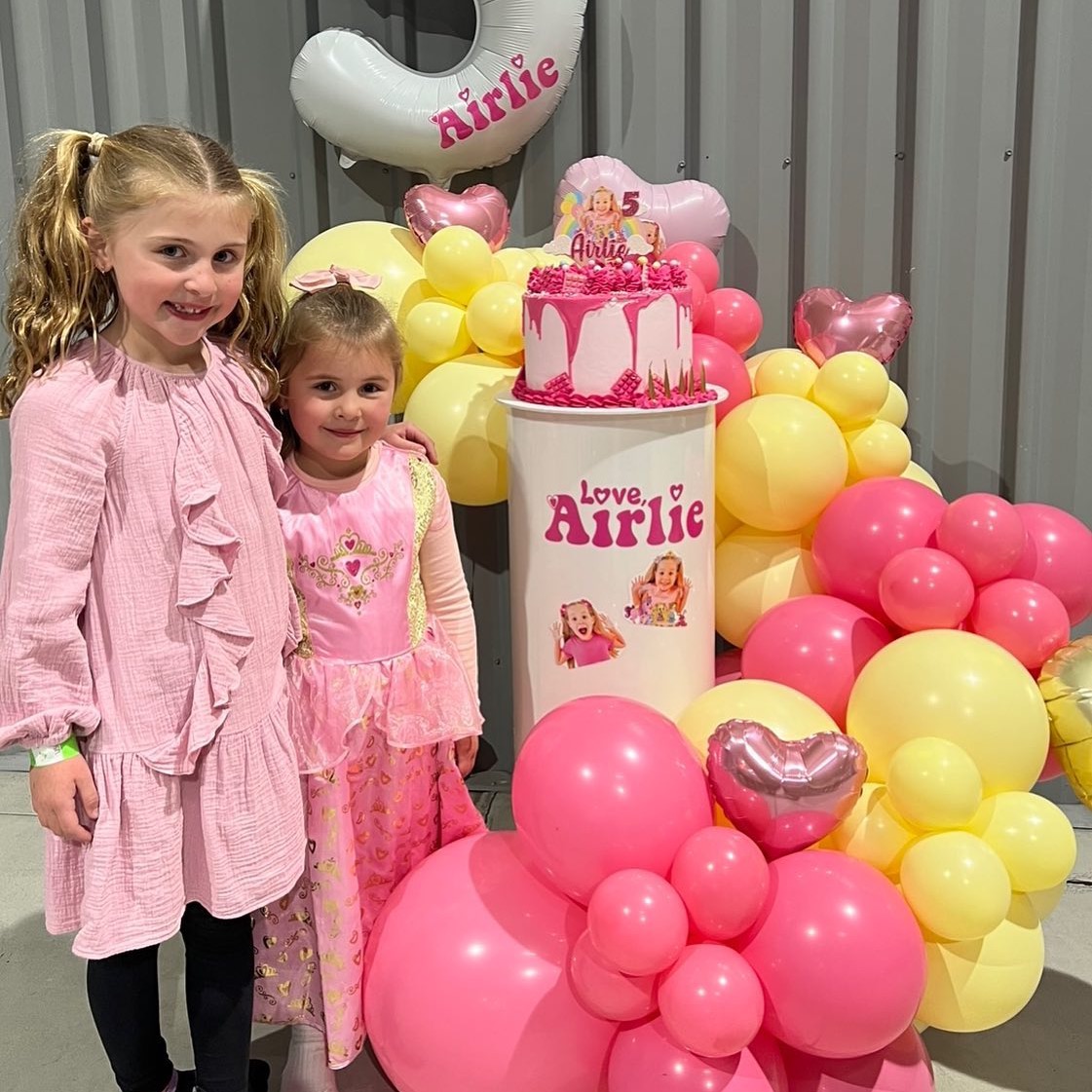 Illawarra Inflatable Play Centre Facebook ad: BOOK YOUR PARTY TODAY