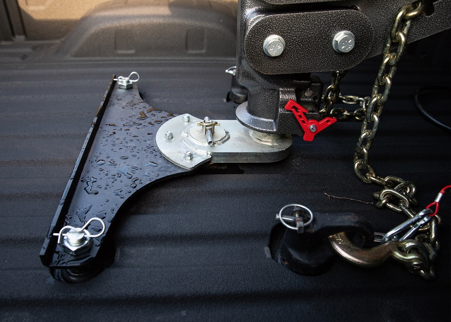 GEN-Y HITCH Facebook ad: Gain gooseneck clearance with our 5 Offset GoosePuck!
