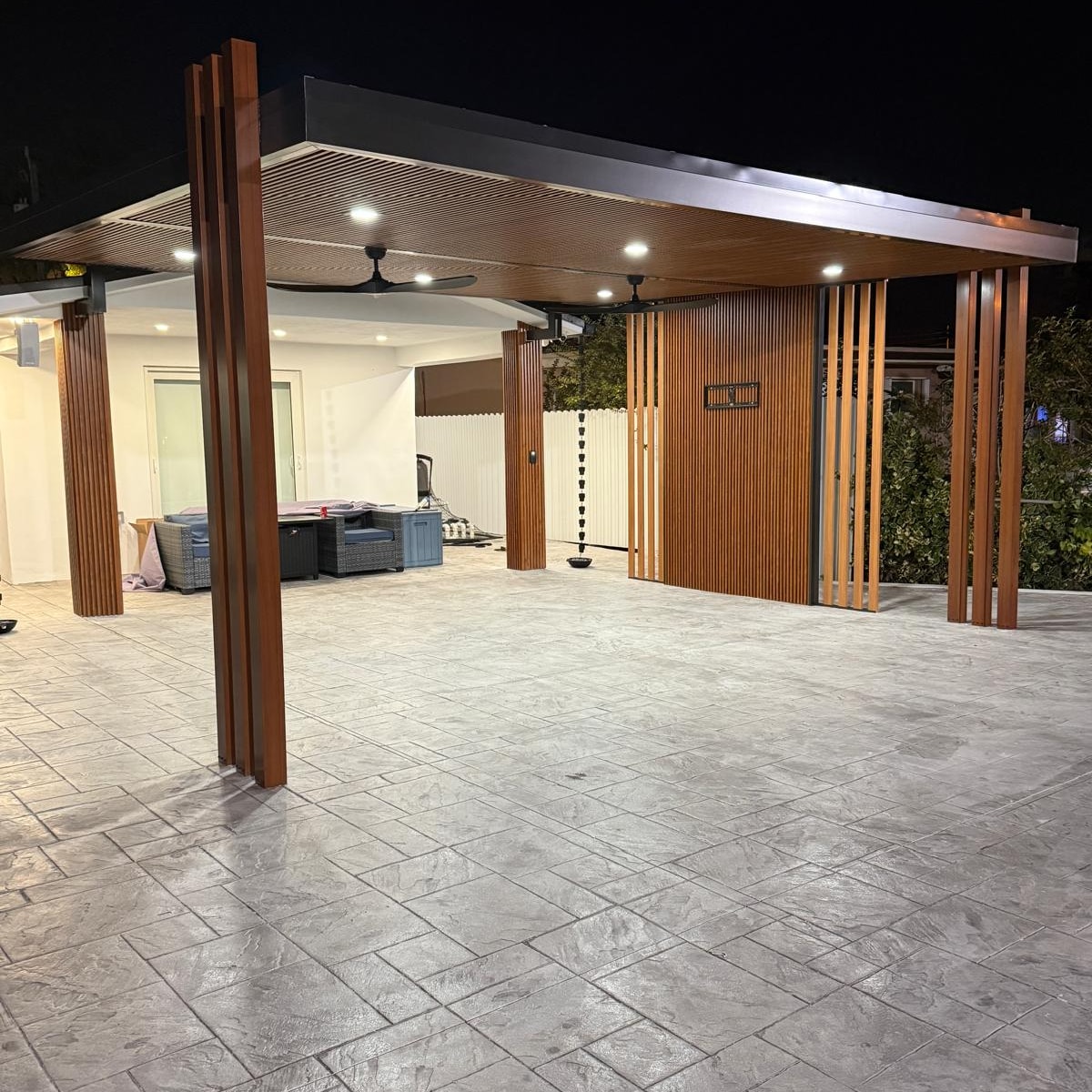Olive Outdoor Construction Facebook ad: Premium Pergola Installation