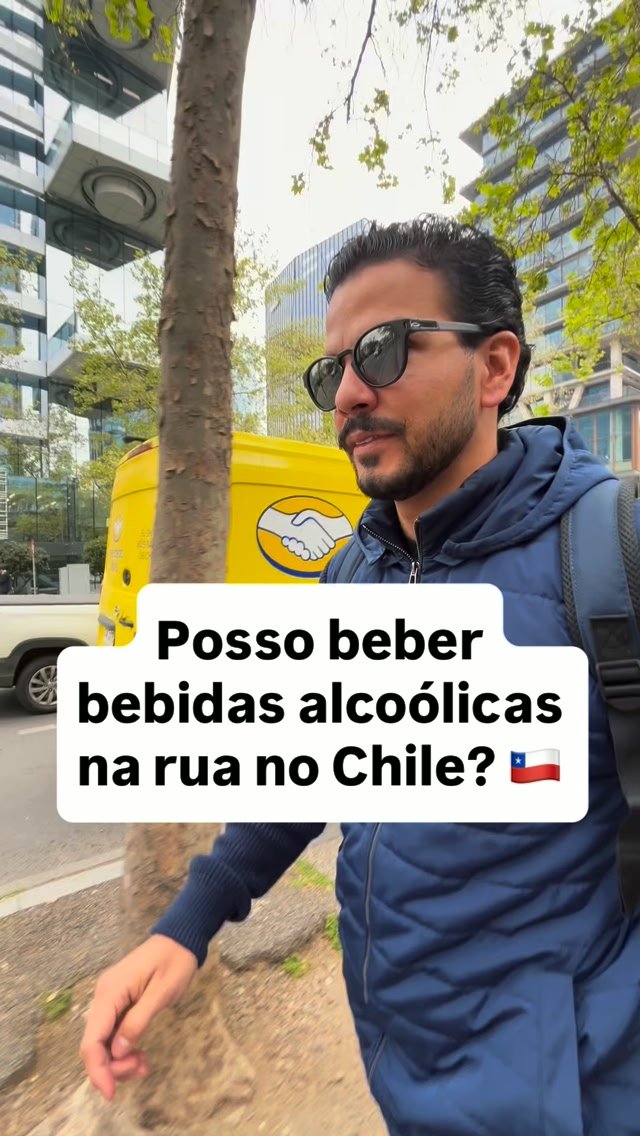 Lucas Carvalho Facebook ad: Aqui no Chile é simples: bebida na rua…