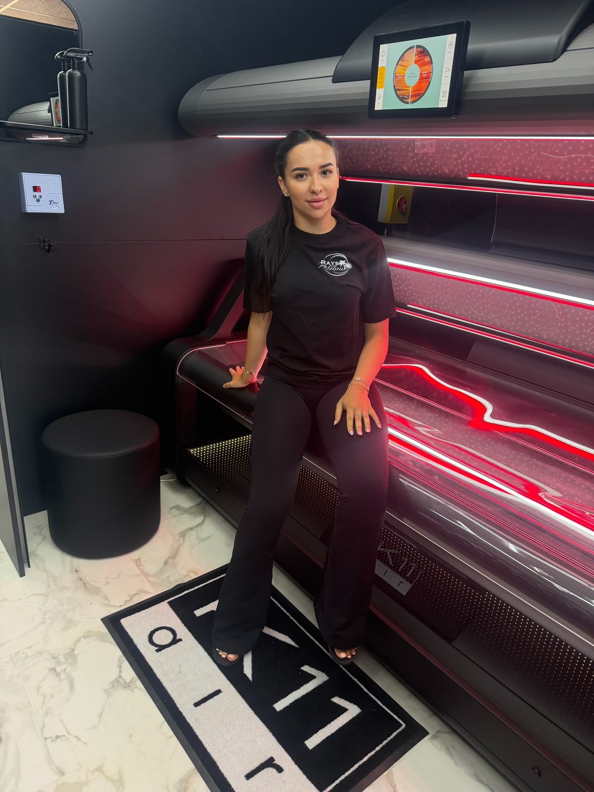 Raysandglowoxford Facebook ad: Oxford's NEW Tanning Salon Is Now Open!