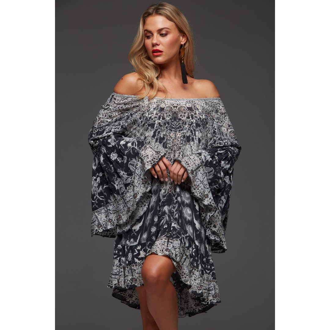 Czarina - Luxury Resort Wear Facebook ad: Embrace effortless luxury today.