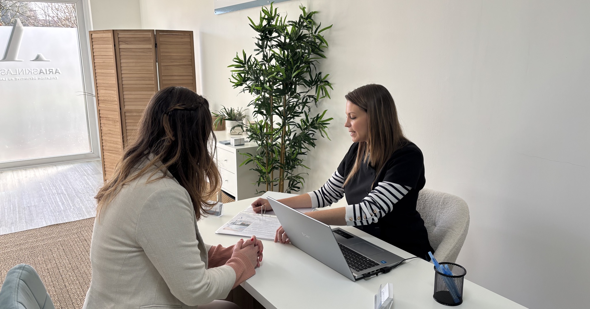ARIA Skin Laser Facebook ad: ARIA SkinLaser, l'expert en épilation définitive au laser…