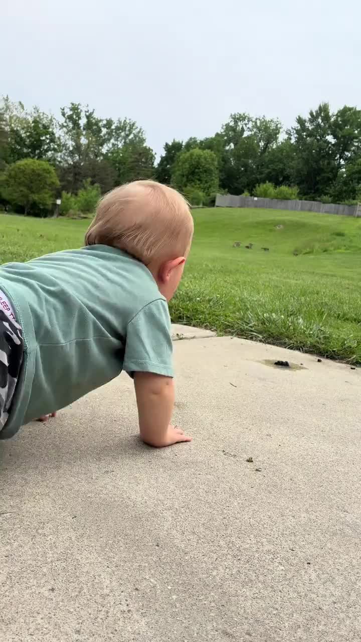 Perpetualing.PU06 Facebook ad: Baby Anti-slip Crawling Knee Pads