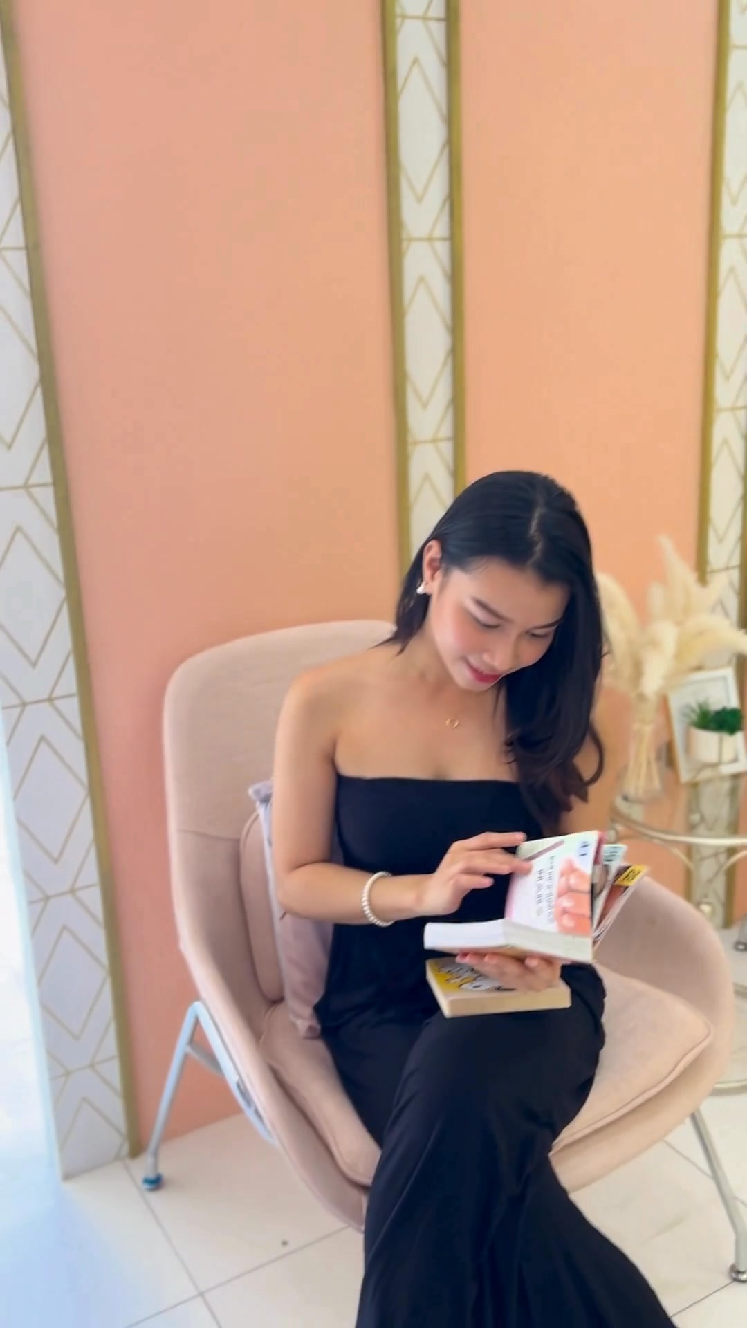 Valeur Skin Facebook ad: Why shave every day when I can be hair-free for years?