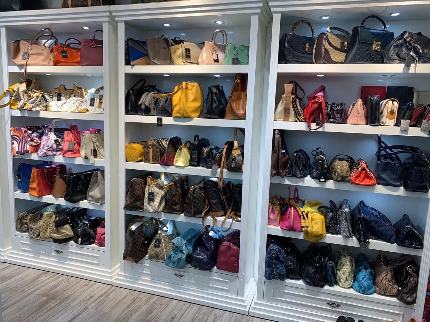 YanHo Luxury Facebook ad