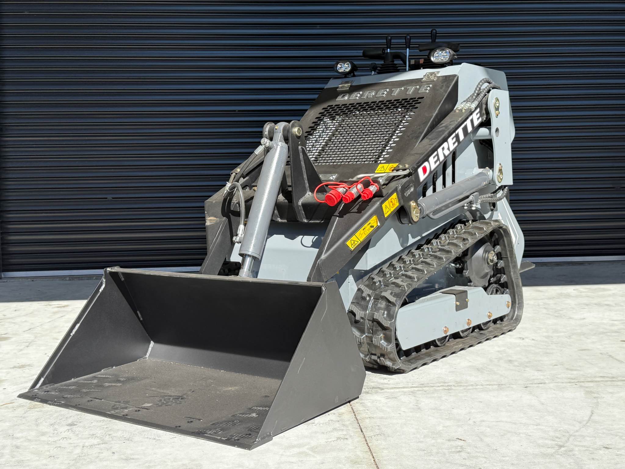 Frank Zhang Facebook ad: Brand new Rhinoceros KS925 Track Loader! Kubota diesel…