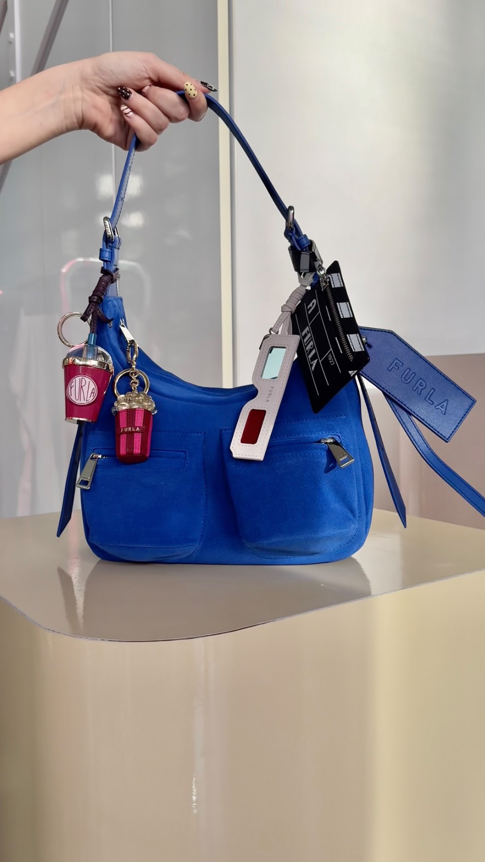 Furla Facebook ad: Three, two, one…action