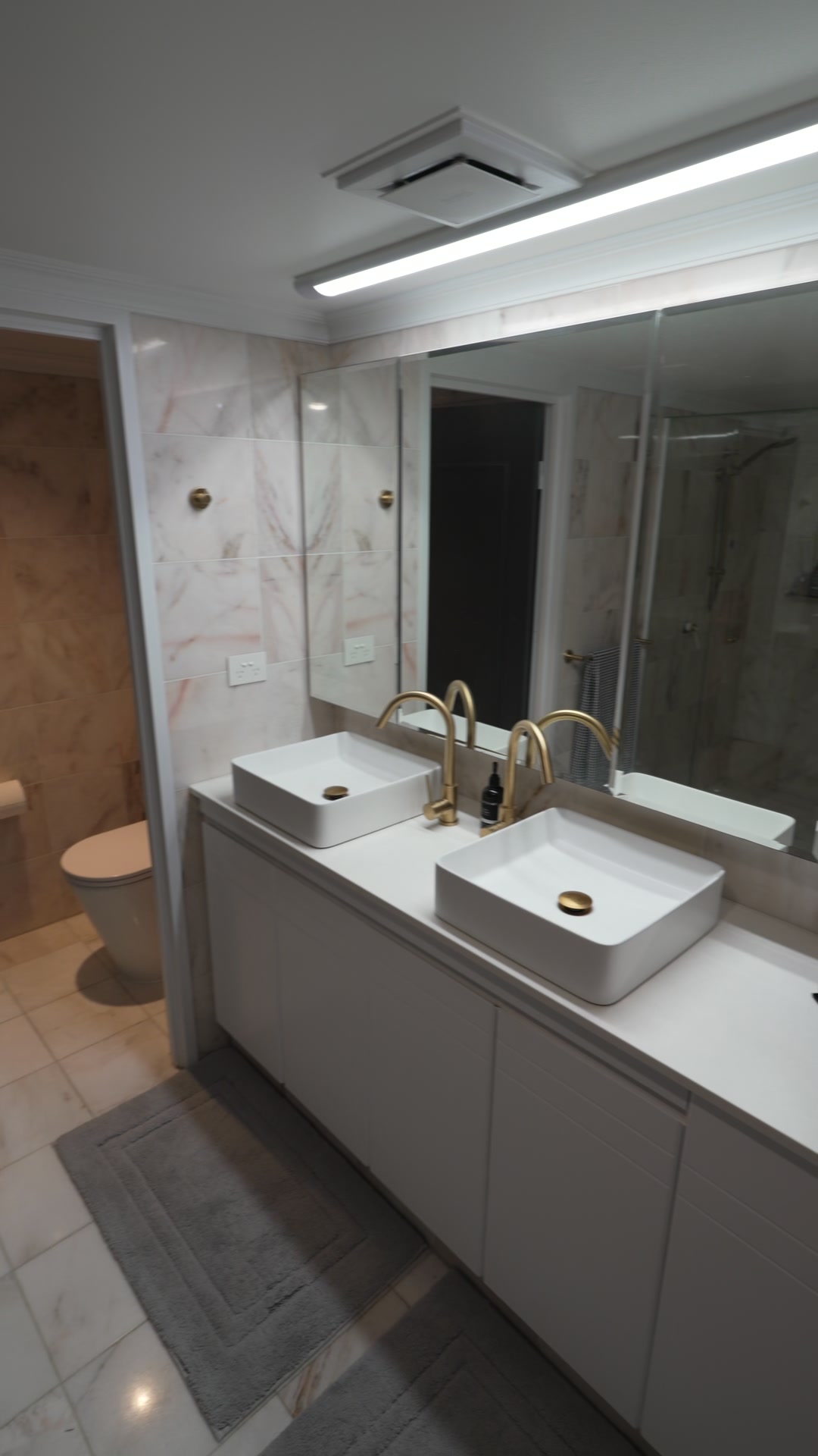 CW Built Pty Ltd Facebook ad: Renovate With Confidence
