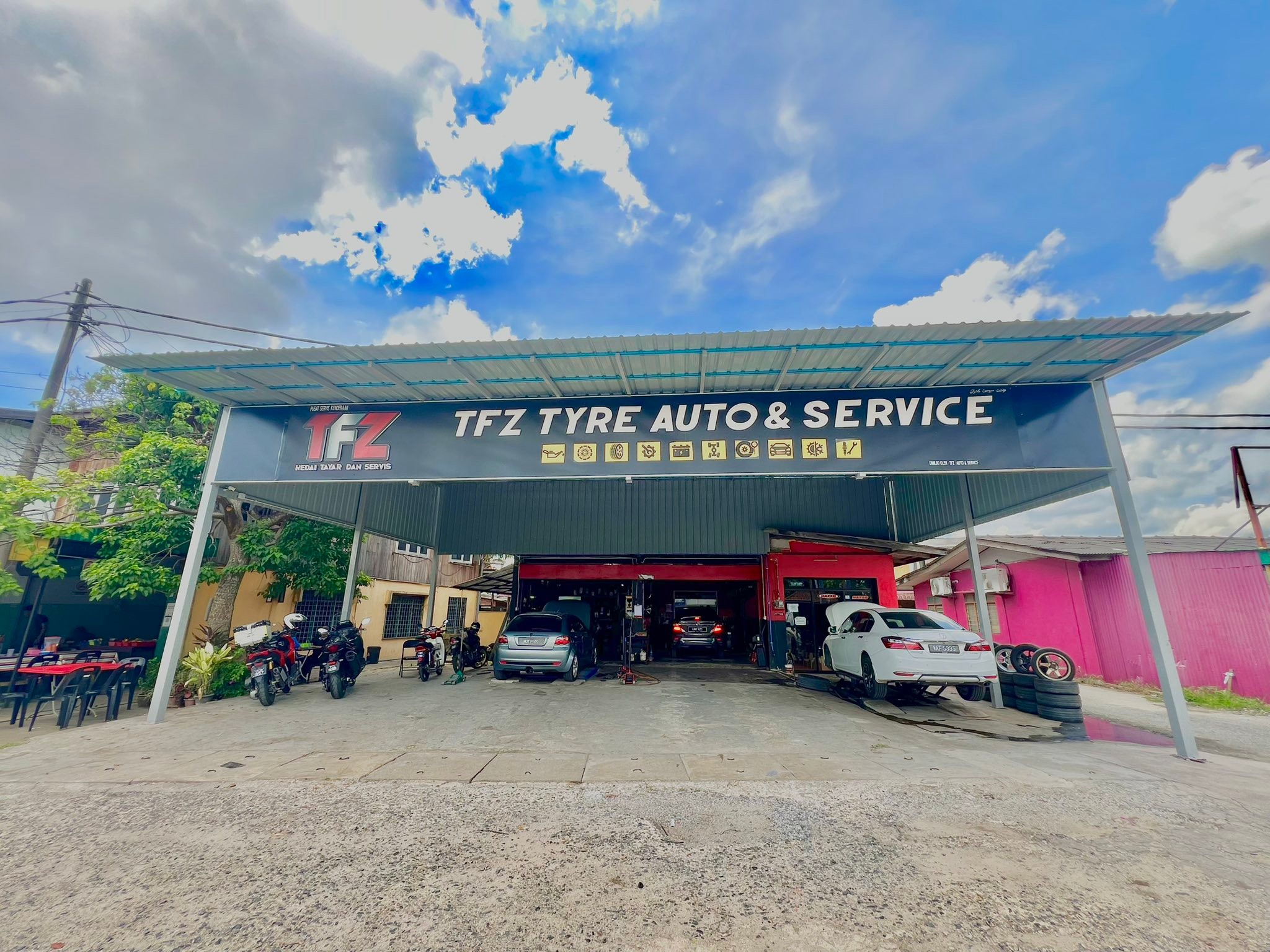TFZ KEDAI TAYAR Facebook ad: KERETA ANDA LAYAK DAPAT PENJAGAAN TERBAIK!