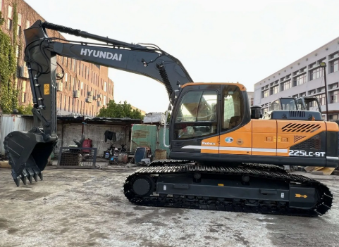 Jose Espinola - Maquinarias Facebook ad: Excavadora HYUNDAI, año 2022, 22 TON, SIN DETALLE…