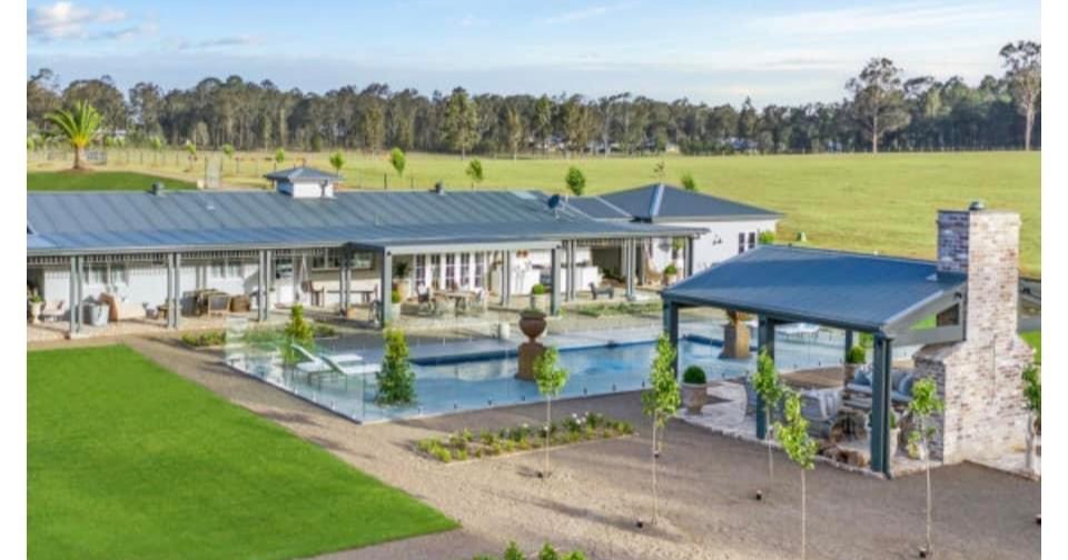 Instyle Painting Facebook ad: Newcastle's leading residential & commercial painters.