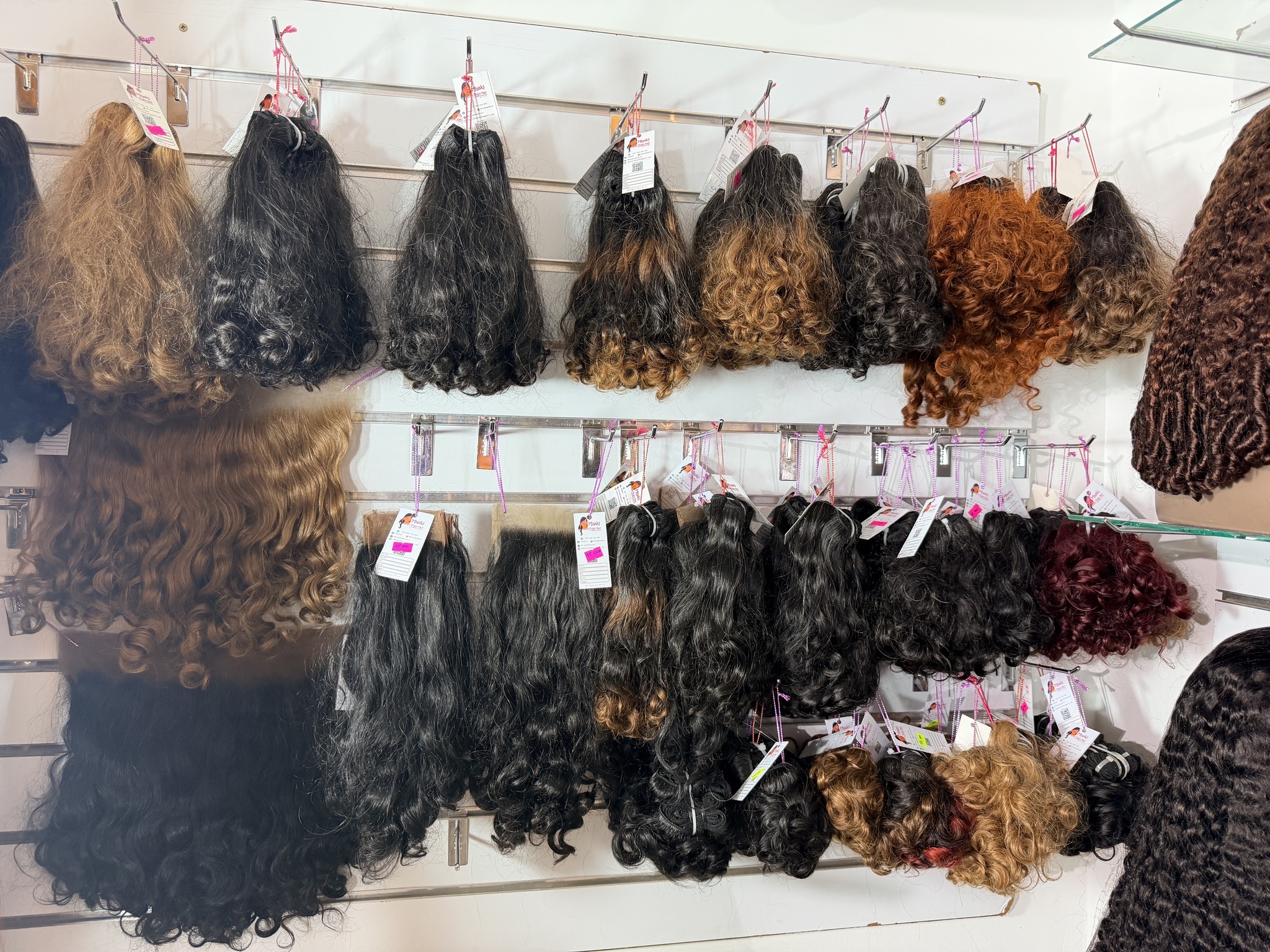 MISAKi Virgin Hair by Claude Nkele Facebook ad: Cheveux vierges ( Temple hair )