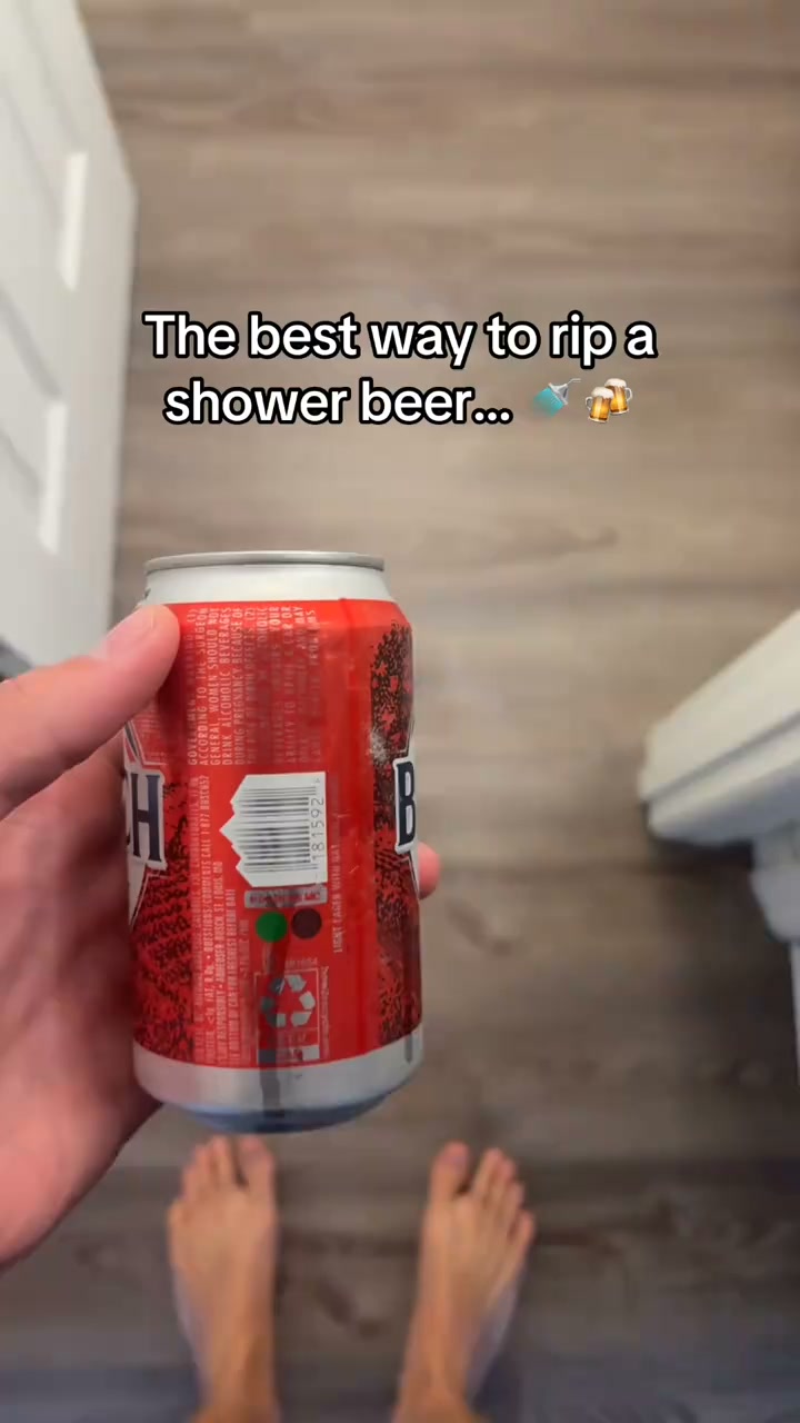 Dr. Squatch Facebook ad: FREE SHOWER BEER HOLDER + 32% OFF