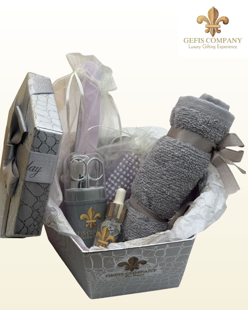 Gefiscompany Facebook ad: Ανακαλύψτε προσωποποιημένα gift boxes & δώρα που ξεχωρίζουν…