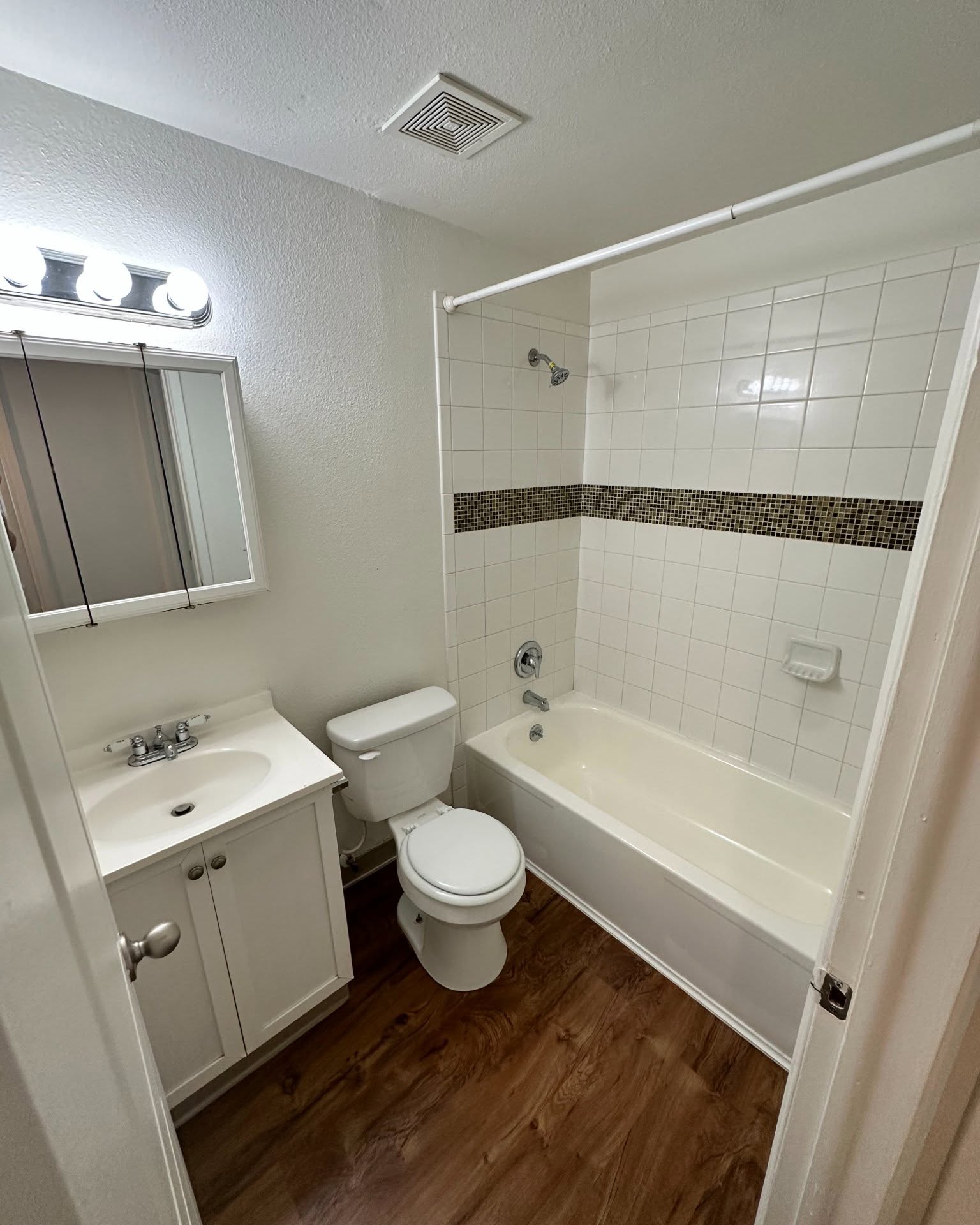 Sierra Kamitomo Facebook ad: 2 Beds 1 Bath Apartment