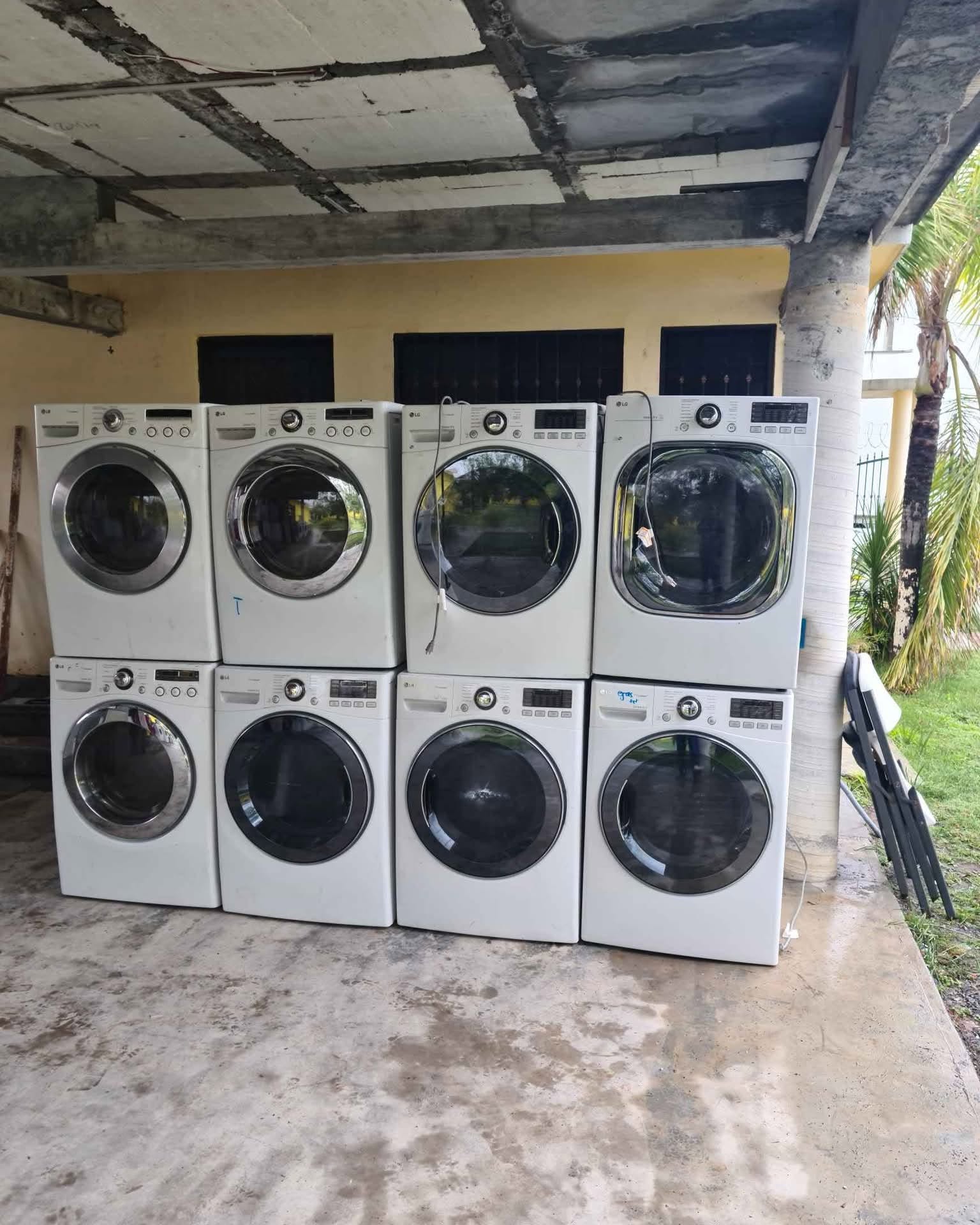Ramon Marines Ramirez Facebook ad: ¡Lavadoras y Secadoras LG (22 kg) SEMINUEVAS!