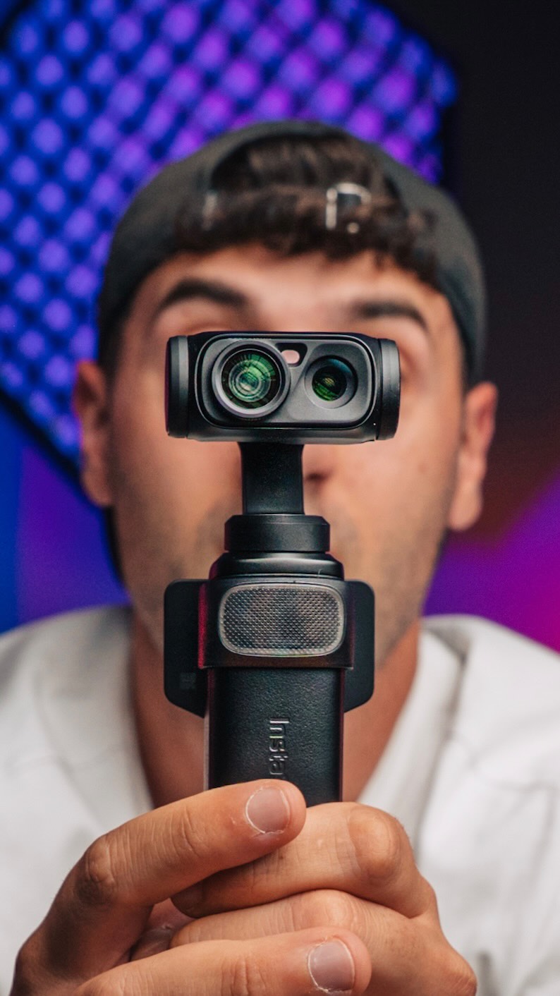Insta360 Facebook ad: ADV | È lei la videocamera definitiva per…