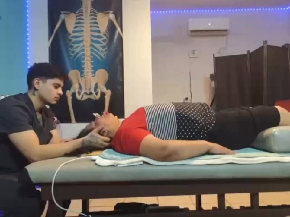 Quiropráctico y fisioterapeuta Guerrero Facebook ad: Agenda tu cita al 656 411 7953 y…