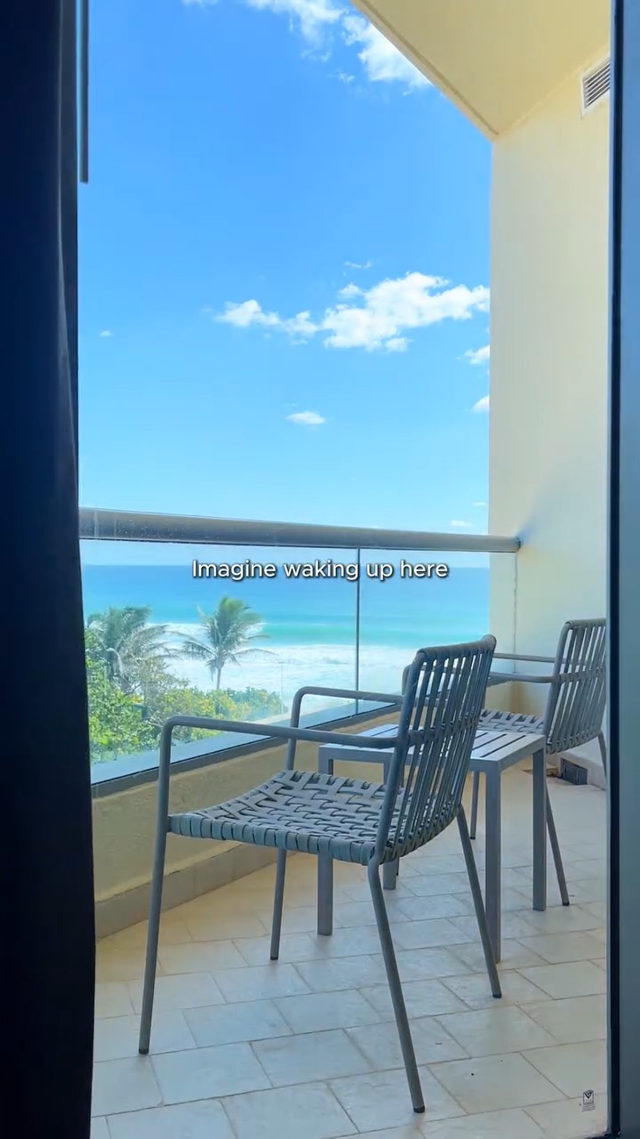 Live Aqua Beach Resort Cancun Facebook ad: Wake up in paradise - Live Aqua Cancun
