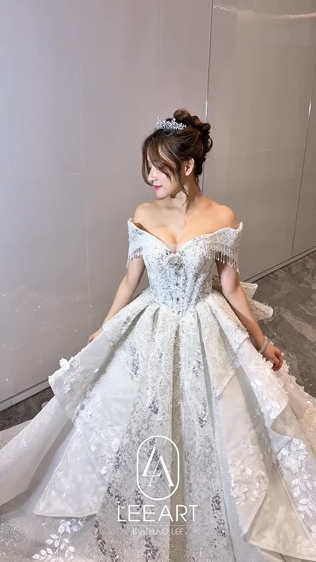 LeeArt Wedding Facebook ad: Wedding Dress Rental Package, Only 1999