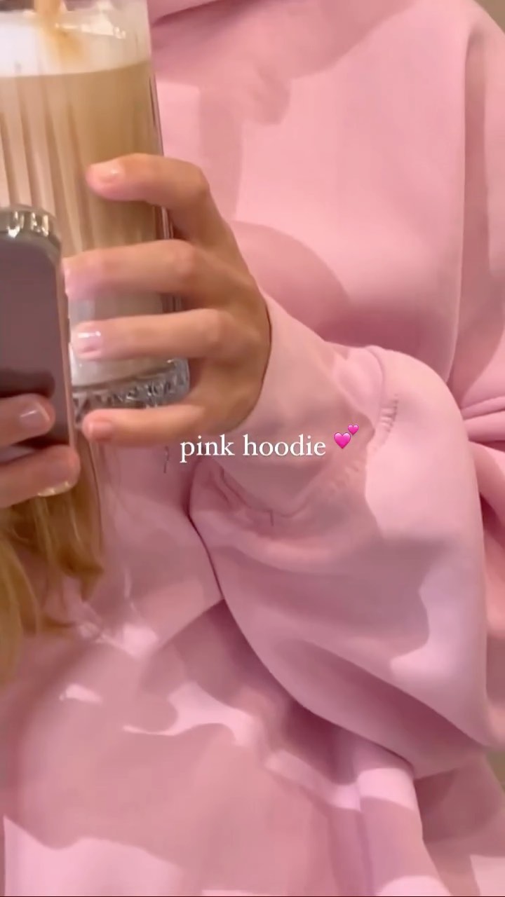Жіночий одяг Facebook ad: Pink hoodie