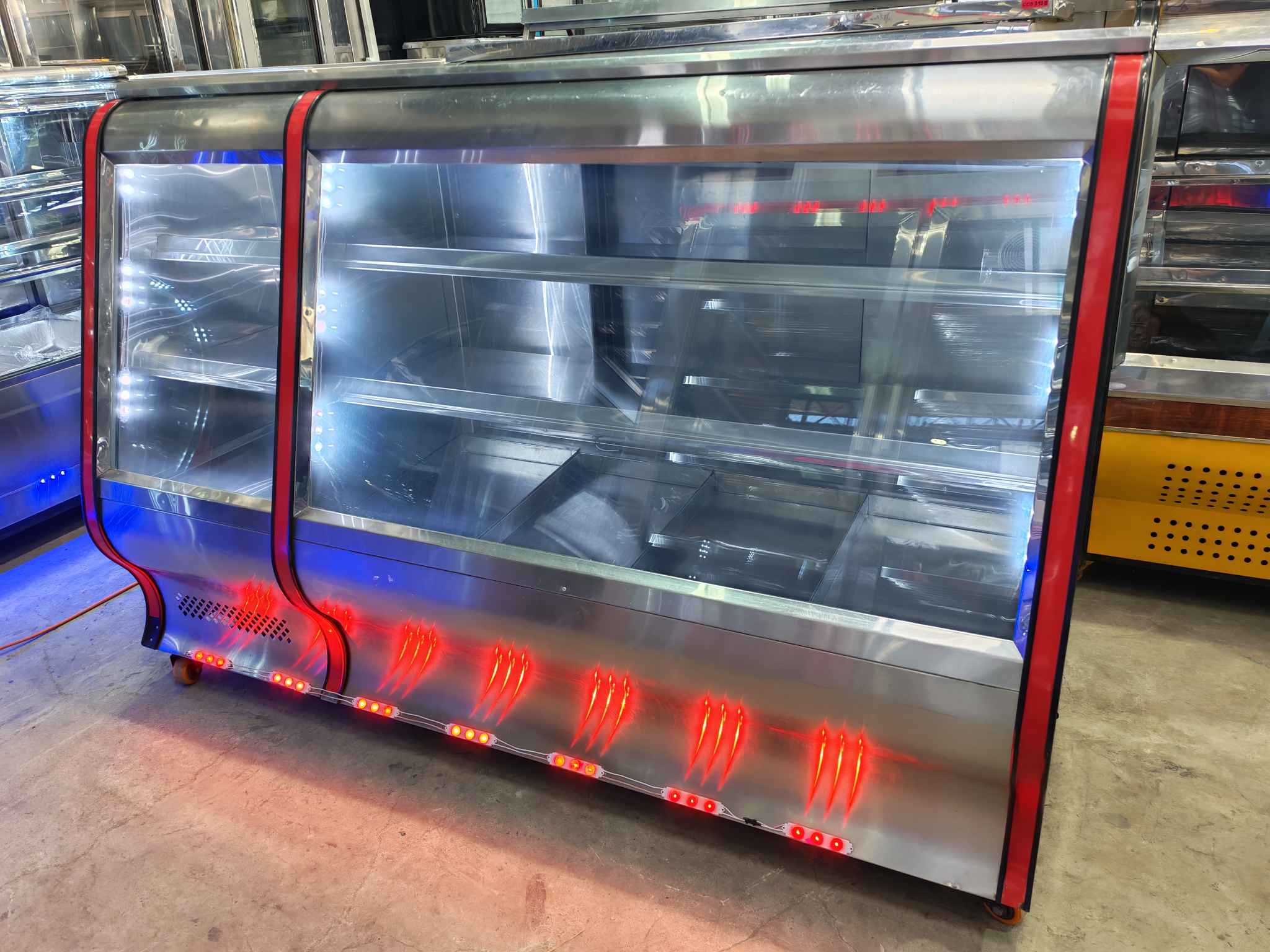 Outlet Friomaxi Facebook ad: FRIGORÍFICO DE 4 BANDEJAS MIXTO SEMINUEVO