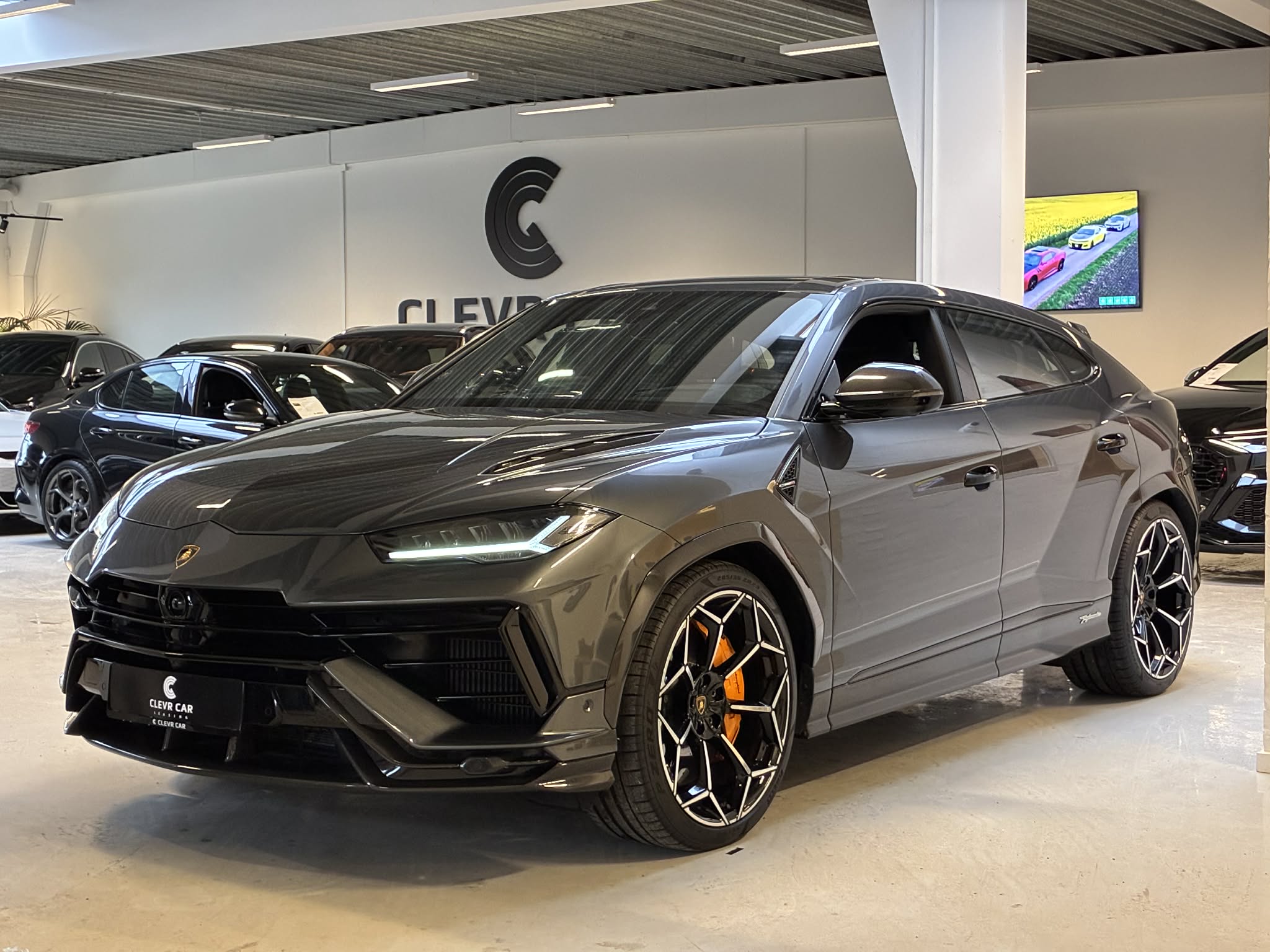 Clevr Car Leasing Facebook ad: Vi har fået Danmarks nok fedeste Urus på…