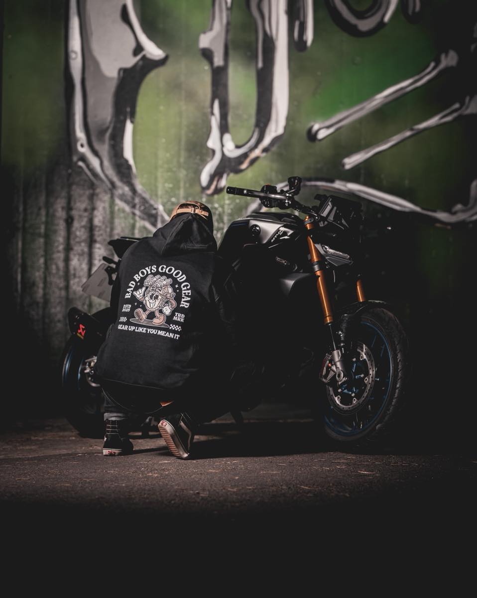 dark.divisions_uk Facebook ad: Bad Boys -Good Gear